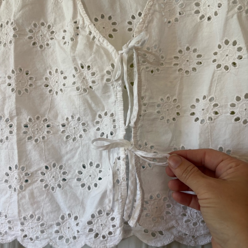 Joie Eyelet Front Tie Cropped Lace Top White Size Large - Picture 6 of 9